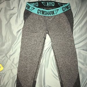 Gym shark leggings